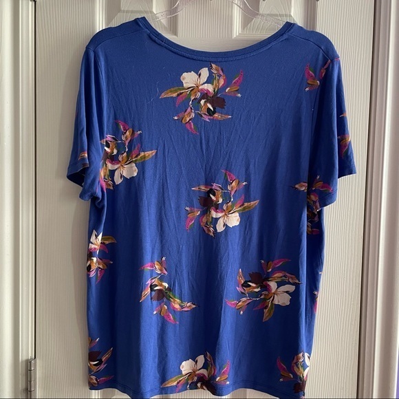 Floral Tee with scooped Neck - Picture 3 of 9